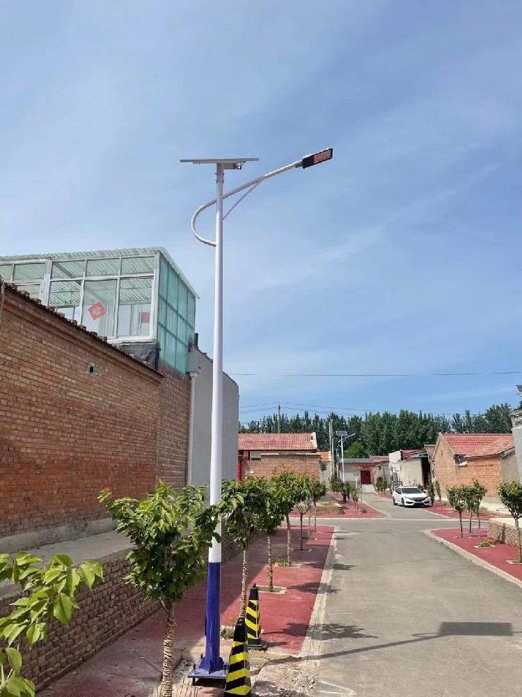 山西大同市小區6米太陽能路燈